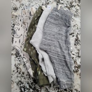 Bundle of 4 Old Navy baby pants 6-12 months